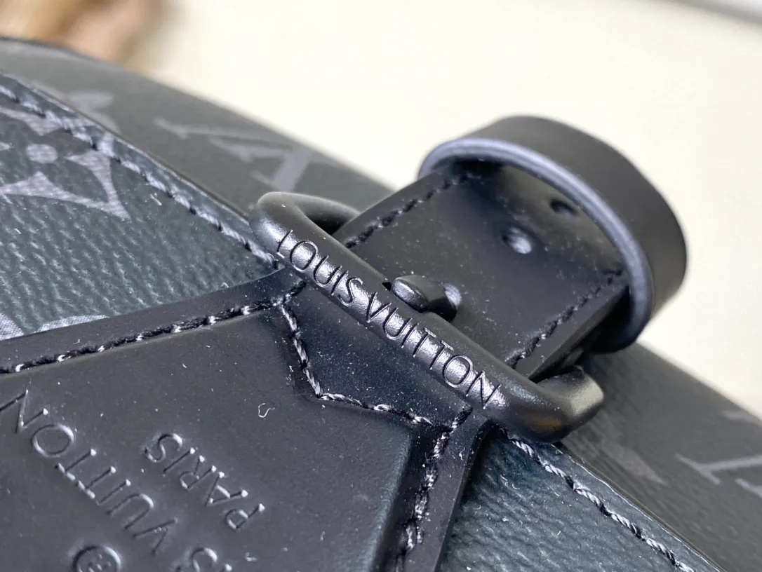 💰820 Top Original Order M47060 Black Flower This Montsouris small messenger bag is made of Monogram Macassar coated canvas to create ample space, making it a perfect choice for daily travel. The retro structure and leather shoulder strap make it easy to wear in formal occasions. Dimensions: 20 × 17 × 7 cm