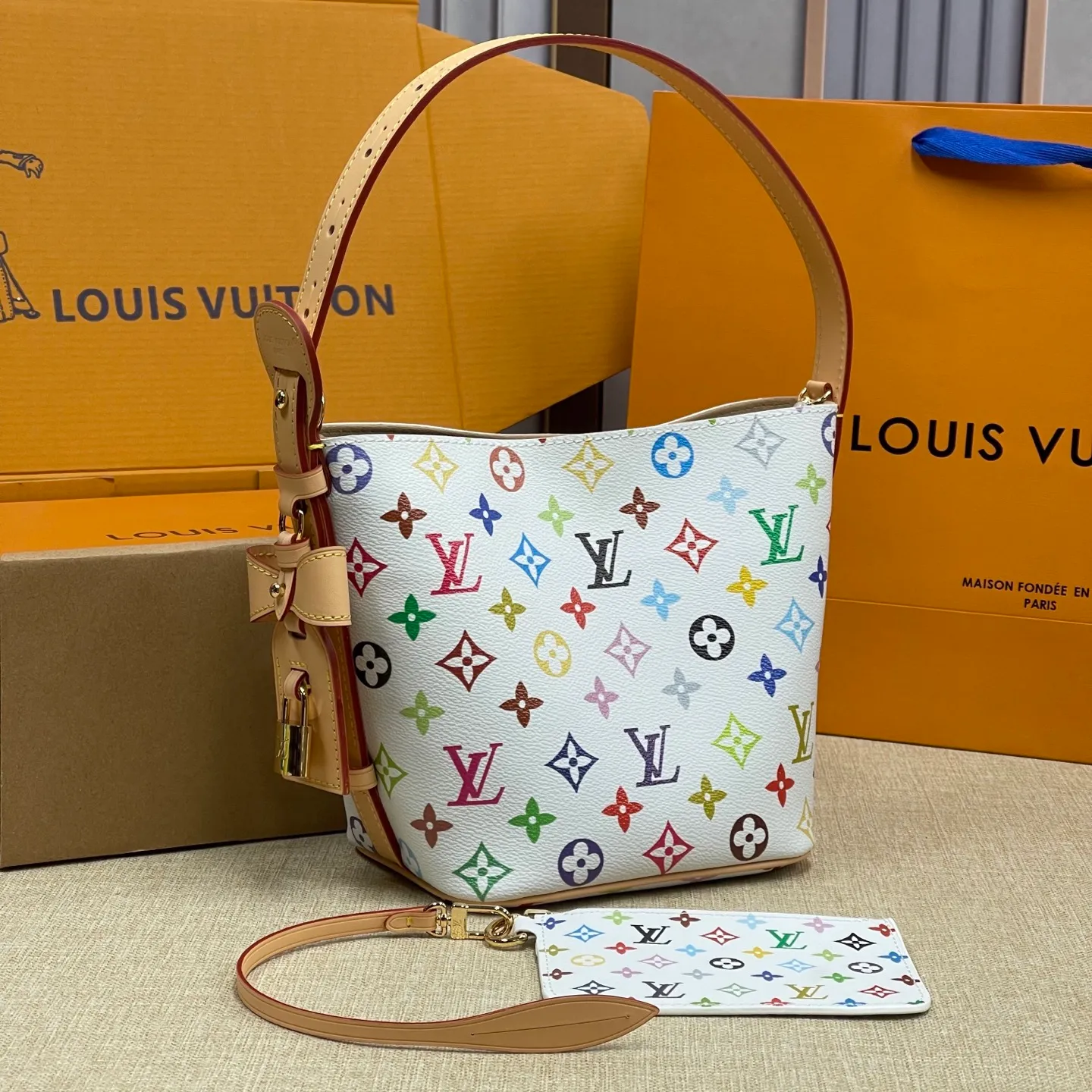 [Upgraded version] P560¥ Three-color series, upgraded version·High quality·With gift box🎁Packaging·Model number 13089💗This All In BB bucket bag hobo handbag conveys the fun style of the Louis Vuitton x Murakami reissued three-color series with smart details. Monogram coated canvas is rendered in the artist's rainbow of hues, and the nameplate is embellished with bows and padlocks. With the adjustable cowhide handle and leather shoulder strap, it can be carried by hand, shoulder or cross-body.  Dimensions: 18 x 12 x 16 cm ⚠️