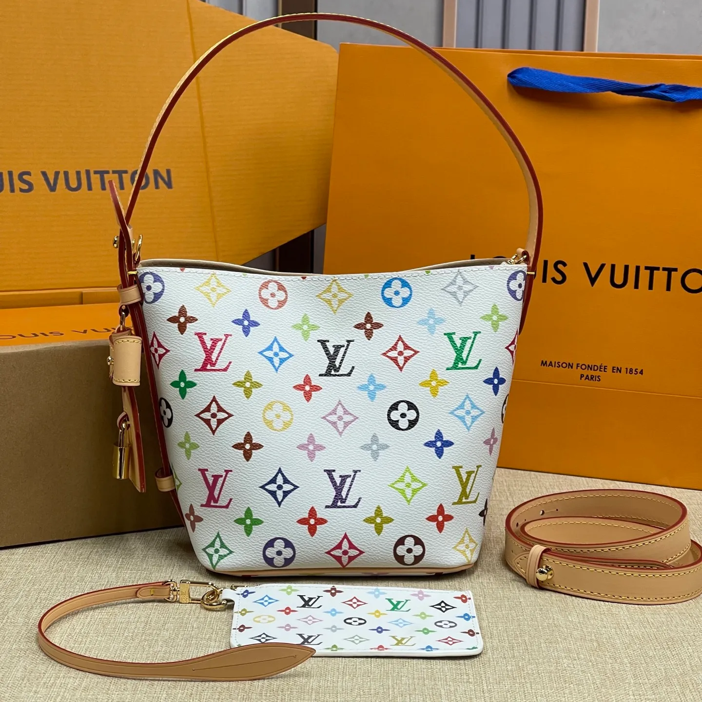 [Upgraded version] P560¥ Three-color series, upgraded version·High quality·With gift box🎁Packaging·Model number 13089💗This All In BB bucket bag hobo handbag conveys the fun style of the Louis Vuitton x Murakami reissued three-color series with smart details. Monogram coated canvas is rendered in the artist's rainbow of hues, and the nameplate is embellished with bows and padlocks. With the adjustable cowhide handle and leather shoulder strap, it can be carried by hand, shoulder or cross-body.  Dimensions: 18 x 12 x 16 cm ⚠️