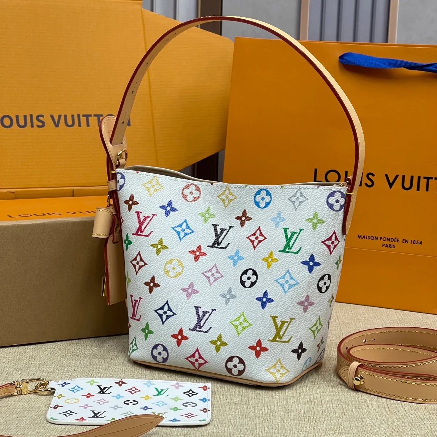 [Upgraded version] P560¥ Three-color series, upgraded version·High quality·With gift box🎁Packaging·Model number 13089💗This All In BB bucket bag hobo handbag conveys the fun style of the Louis Vuitton x Murakami reissued three-color series with smart details. Monogram coated canvas is rendered in the artist's rainbow of hues, and the nameplate is embellished with bows and padlocks. With the adjustable cowhide handle and leather shoulder strap, it can be carried by hand, shoulder or cross-body.  Dimensions: 18 x 12 x 16 cm ⚠️