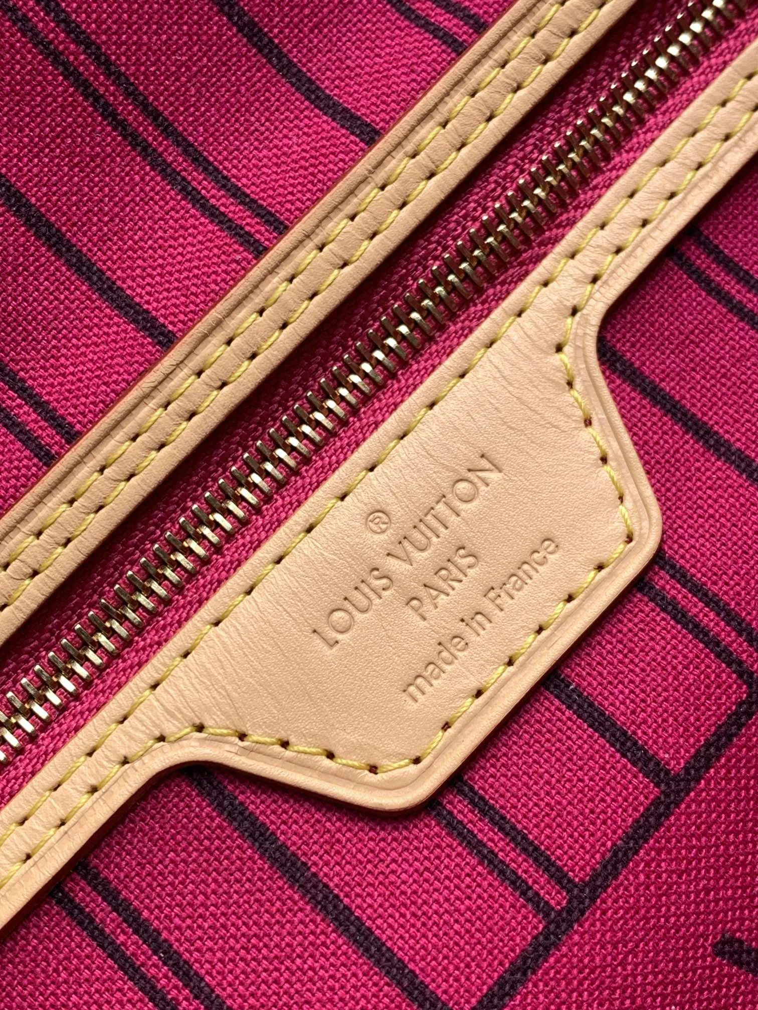 Exclusive first model: M41245 [Special Enhanced Edition] The leather is genuine Italian A-grade rhombus leather, and the counter has a synchronous transcoding chip, which is about quality, all-steel hardware, fabrics, handwork, oil edges, A-grade high-quality production, fully upgraded again, the photo taken is consistent with the product. The full package size on the picture: 29*21*12CM Bonded: 168880