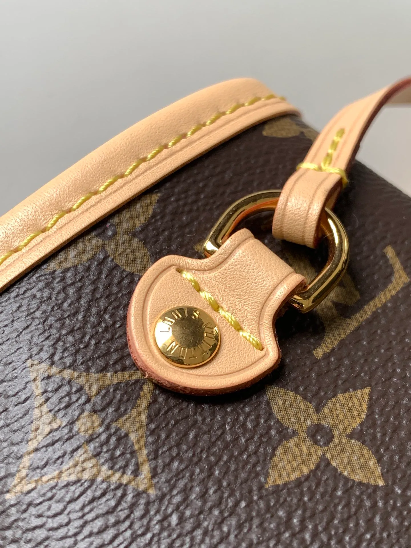Exclusive first model: M41245 [Special Enhanced Edition] The leather is genuine Italian A-grade rhombus leather, and the counter has a synchronous transcoding chip, which is about quality, all-steel hardware, fabrics, handwork, oil edges, A-grade high-quality production, fully upgraded again, the photo taken is consistent with the product. The full package size on the picture: 29*21*12CM Bonded: 168880