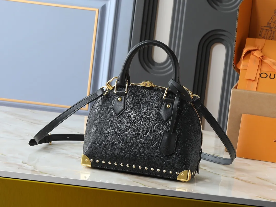 💰300💰Upgraded from the original M53151 M53152 N41221 Presbyopic black leather This is one of Louis Vuitton's iconic handbags with the crispest design structure. Its prototype is a piece designed by Gaston Vuitton and named after the Alma Bridge, which connects two adjacent fashionable districts in Paris. Signature Monogram canvas gives it a classic feel. Dimensions: 25 x 19 x 12 (length x height x width)