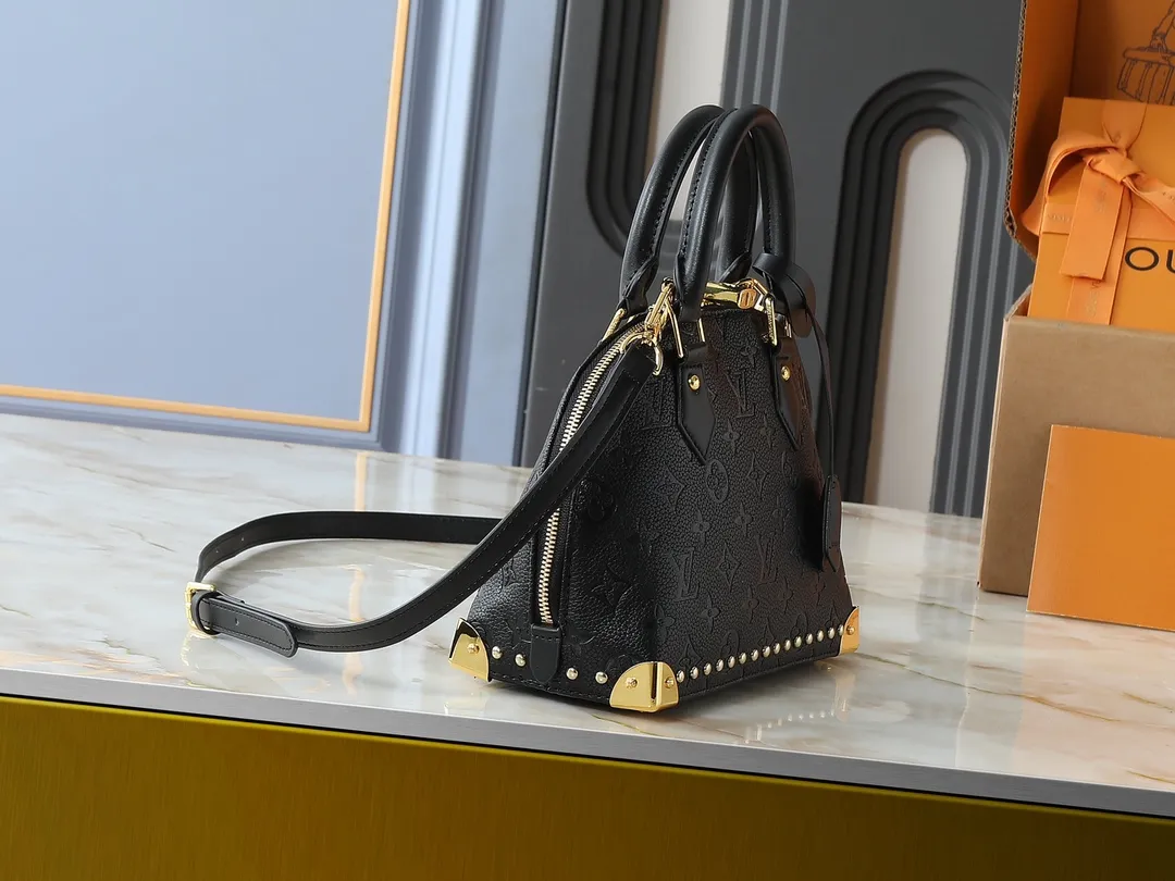 💰300💰Upgraded from the original M53151 M53152 N41221 Presbyopic black leather This is one of Louis Vuitton's iconic handbags with the crispest design structure. Its prototype is a piece designed by Gaston Vuitton and named after the Alma Bridge, which connects two adjacent fashionable districts in Paris. Signature Monogram canvas gives it a classic feel. Dimensions: 25 x 19 x 12 (length x height x width)