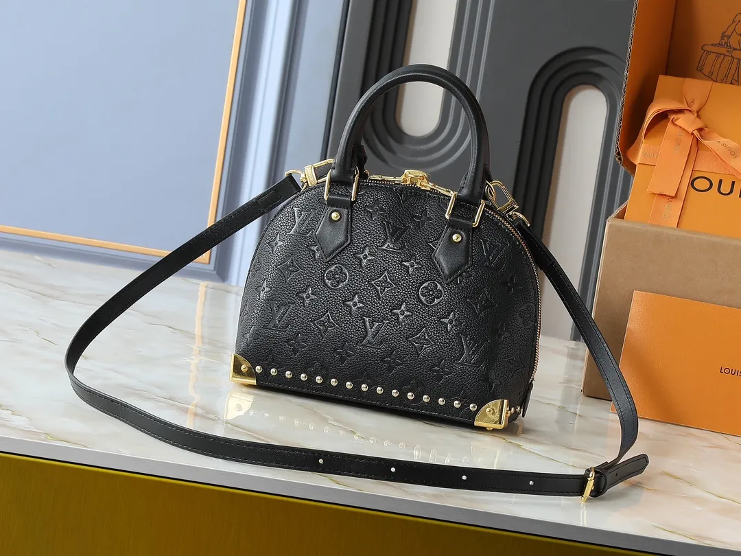 💰300💰Upgraded from the original M53151 M53152 N41221 Presbyopic black leather This is one of Louis Vuitton's iconic handbags with the crispest design structure. Its prototype is a piece designed by Gaston Vuitton and named after the Alma Bridge, which connects two adjacent fashionable districts in Paris. Signature Monogram canvas gives it a classic feel. Dimensions: 25 x 19 x 12 (length x height x width)