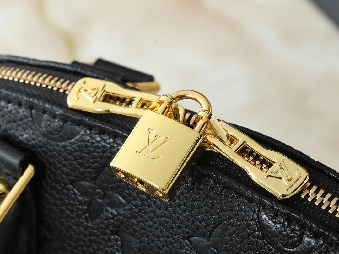 💰300💰Upgraded from the original M53151 M53152 N41221 Presbyopic black leather This is one of Louis Vuitton's iconic handbags with the crispest design structure. Its prototype is a piece designed by Gaston Vuitton and named after the Alma Bridge, which connects two adjacent fashionable districts in Paris. Signature Monogram canvas gives it a classic feel. Dimensions: 25 x 19 x 12 (length x height x width)