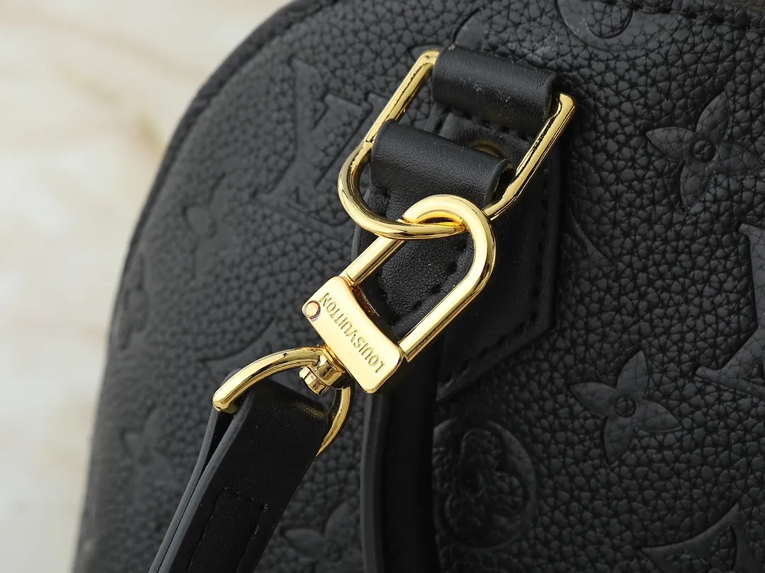 💰300💰Upgraded from the original M53151 M53152 N41221 Presbyopic black leather This is one of Louis Vuitton's iconic handbags with the crispest design structure. Its prototype is a piece designed by Gaston Vuitton and named after the Alma Bridge, which connects two adjacent fashionable districts in Paris. Signature Monogram canvas gives it a classic feel. Dimensions: 25 x 19 x 12 (length x height x width)