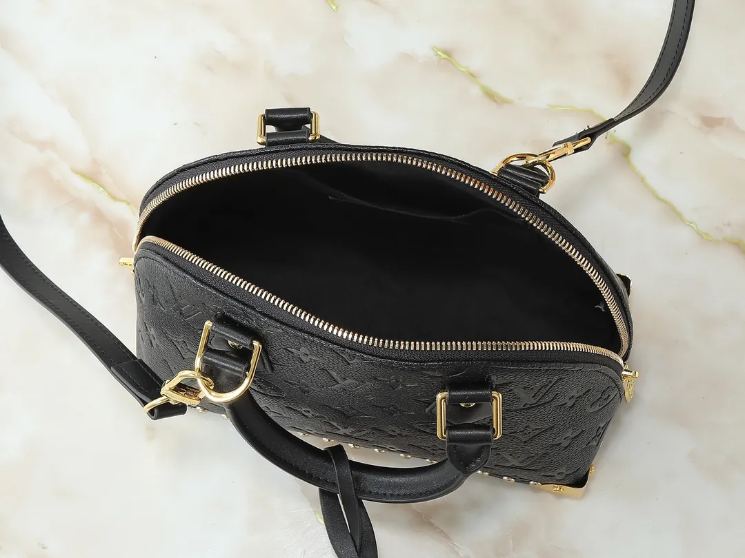 💰300💰Upgraded from the original M53151 M53152 N41221 Presbyopic black leather This is one of Louis Vuitton's iconic handbags with the crispest design structure. Its prototype is a piece designed by Gaston Vuitton and named after the Alma Bridge, which connects two adjacent fashionable districts in Paris. Signature Monogram canvas gives it a classic feel. Dimensions: 25 x 19 x 12 (length x height x width)