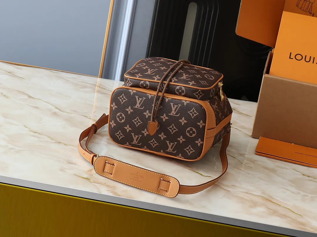 💰Large 130. Small 240💰Upgraded from the original M14199 M14017 Noe Cargo is a compact bucket bag made of glossy cow leather, showing a nylon-like technological luster, and is lined with deep-toned fabric. Metal parts, including the LV letters attached to a ball chain, are the only color-coordinated elements on this monochromatic bag. Roomy front pocket inside. ·Cow leather trim fabric lined with hardware Drawstring and metal closure main compartment LV pendant zipper pull Pearl rivets Louis Vuitton Paris patch ·Zip front pocket Shoulder strap: Removable, adjustable strap Half length: 40.0 cm Small size: 24✘22✘16cm Large size: 28✘22✘16cm (H✘L✘W)
