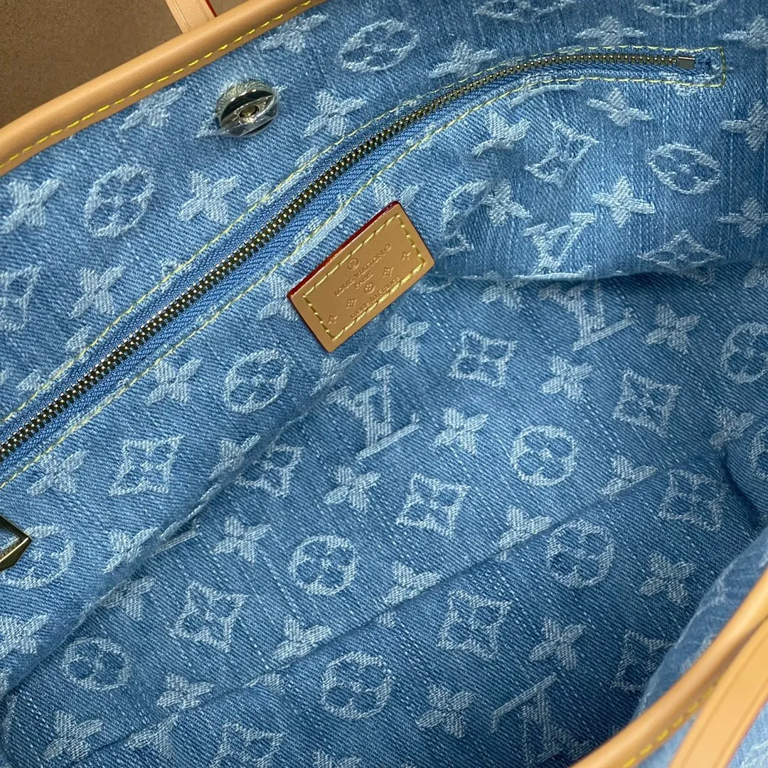 [Upgraded version] P600🐶Upgraded version. High quality. Semi-steel hardware ❣️M46203🐶 Comes with a complete set of packaging [Celebration] Denim denim series CARRYALL small handbag CarryAll small handbag is made of Monogram canvas and leather trim, making it a personal companion for urban life. The generous construction has a neat interior and a large interior pocket adds a functional element. Monogram canvas zippered clutch secured with leather strap. Dimensions: 29 x 24 x 12 cm