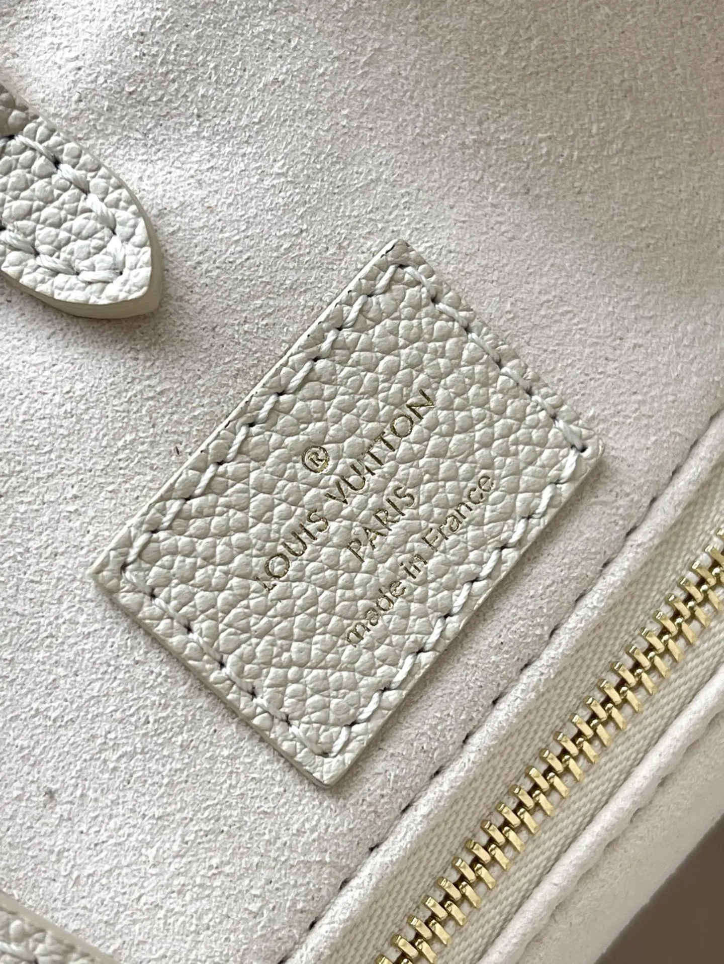 💰1120 (top layer leather) top original order M21575. Support counter inspection. Photos taken of duty-free goods are consistent with the product without unpacking. This product is an exclusive duty-free product in the market and is the highest-end product. Inspection is supported. This product has passed strict inspection and is flawless. Please wear gloves when touching the product. This product is not returnable or exchangeable. Please confirm the product first and then remove the label on the handle. This product is temporarily not open to the public, only regular customers, and is in short supply. Dimensions: 35 x 27 x 14 cm