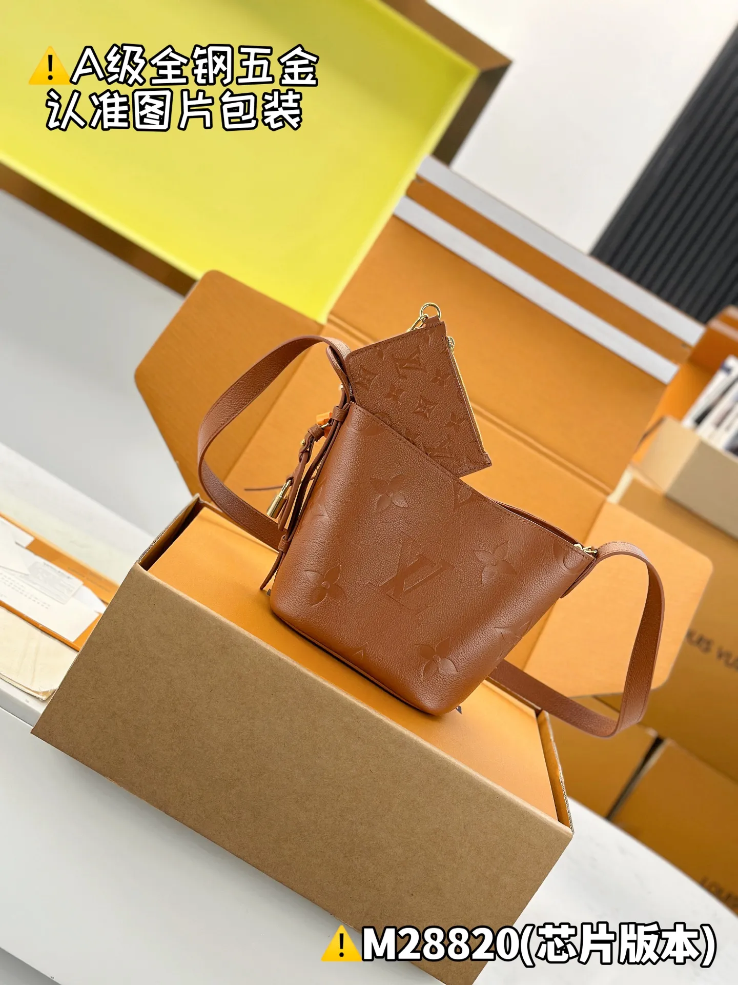 Internal price P1960 [Special grade MB original leather] x TM ALL IN BB handbag Model: M28820 brown Material: Grade A all-steel hardware, imported original fabric Packaging: Full set of original duty-free MB packaging Size: 18x16x12cm