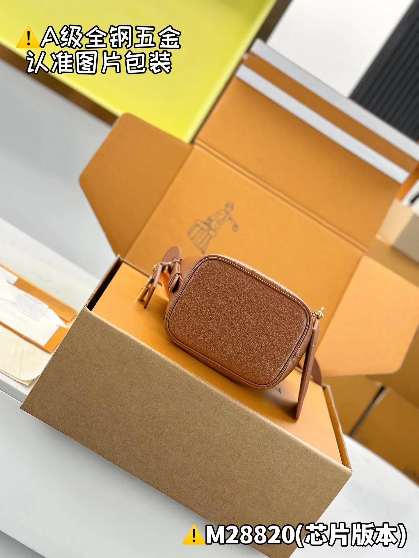 Internal price P1960 [Special grade MB original leather] x TM ALL IN BB handbag Model: M28820 brown Material: Grade A all-steel hardware, imported original fabric Packaging: Full set of original duty-free MB packaging Size: 18x16x12cm