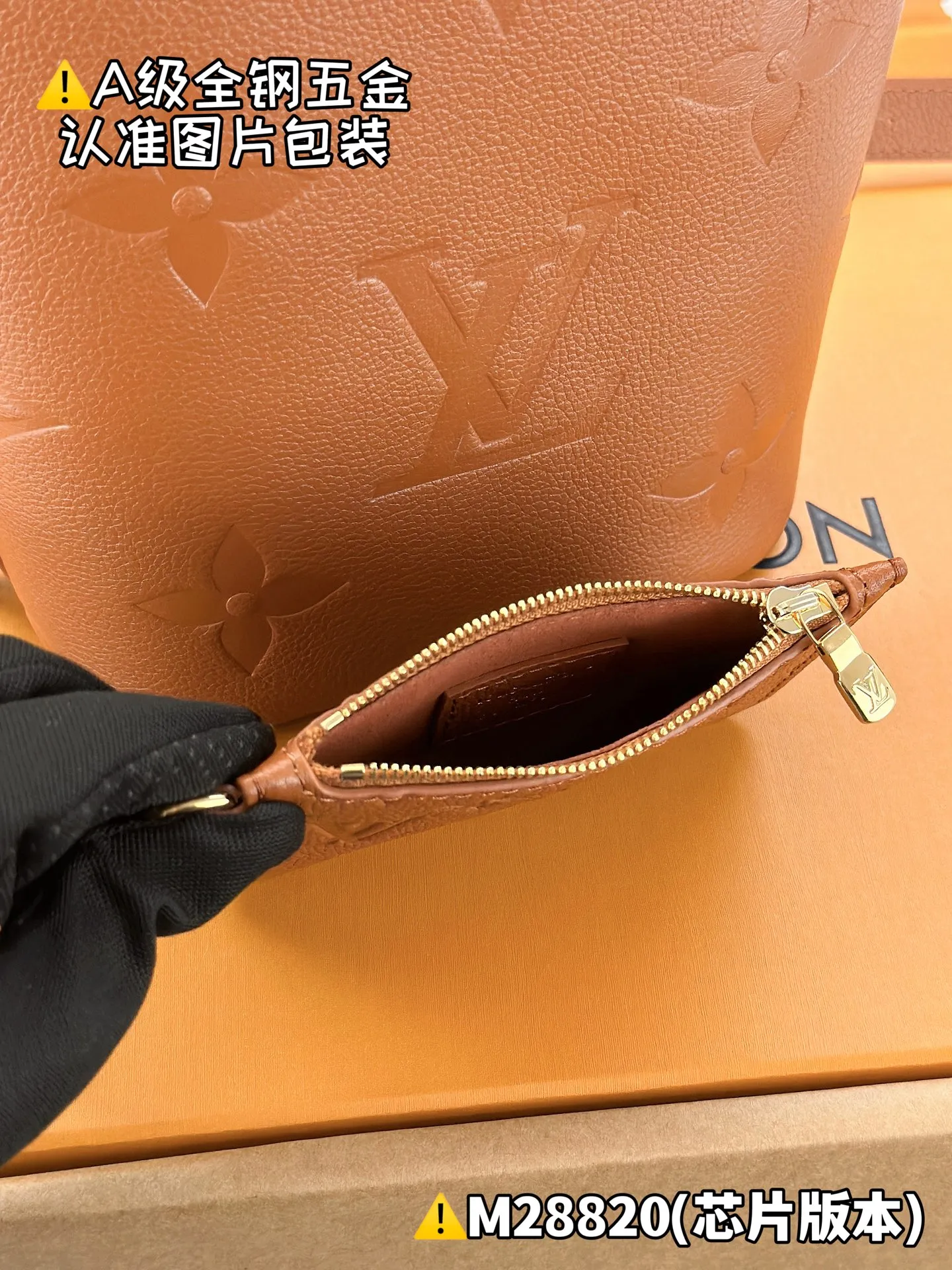 Internal price P1960 [Special grade MB original leather] x TM ALL IN BB handbag Model: M28820 brown Material: Grade A all-steel hardware, imported original fabric Packaging: Full set of original duty-free MB packaging Size: 18x16x12cm