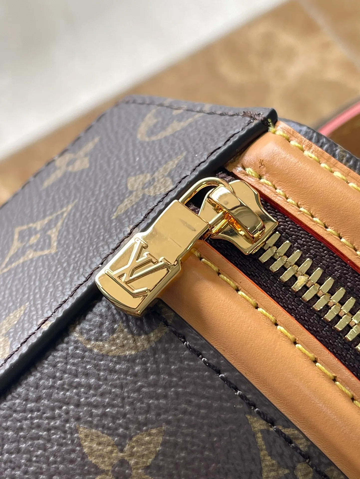 💰800 Top Original Order M82952 This Nano Cannes handbag is made of Monogram canvas with a round and simple structure. It coincides with makeup design. The leather trim and embossed logo on the label are richly detailed, and the handles and detachable and adjustable shoulder strap allow for a variety of carrying styles. Dimensions: 14.5 × 14 × 12 cm