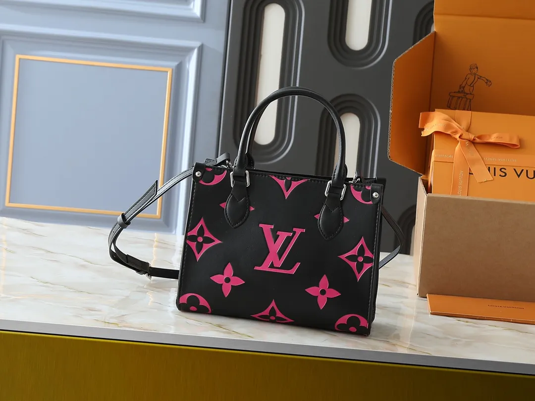 💰220💰Upgraded original M46513 M45659 black print 45654 white print 45779 apricot print 45653 all black 45660 rose red 45779 all apricot mini top original order this OnTheGo Tote bag will be Monogram The pattern is first dyed and then embossed on soft grained cowhide. Its ample interior can hold a laptop and other office supplies. The full leather embossed large flower mommy bag has a small BB size. The long and short handles are easy to carry by hand or on the shoulder. Dimensions: 25.0 x 11.0 x 19.0 cm