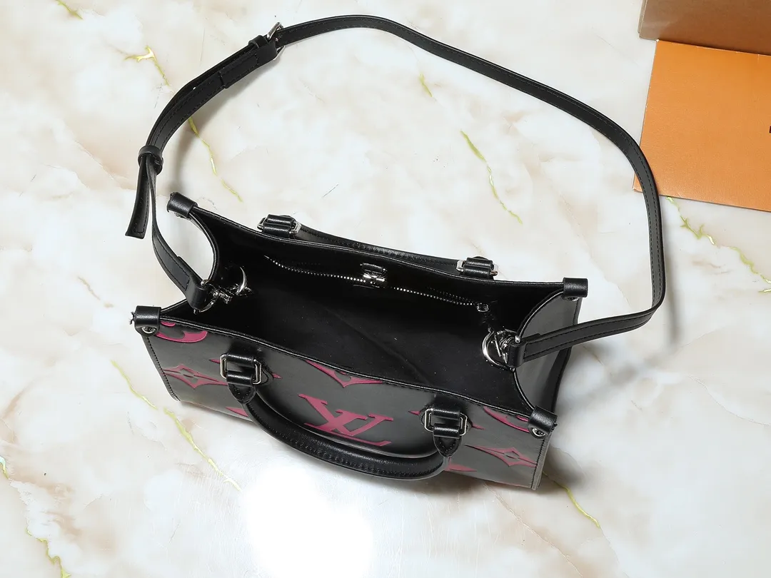 💰220💰Upgraded original M46513 M45659 black print 45654 white print 45779 apricot print 45653 all black 45660 rose red 45779 all apricot mini top original order this OnTheGo Tote bag will be Monogram The pattern is first dyed and then embossed on soft grained cowhide. Its ample interior can hold a laptop and other office supplies. The full leather embossed large flower mommy bag has a small BB size. The long and short handles are easy to carry by hand or on the shoulder. Dimensions: 25.0 x 11.0 x 19.0 cm