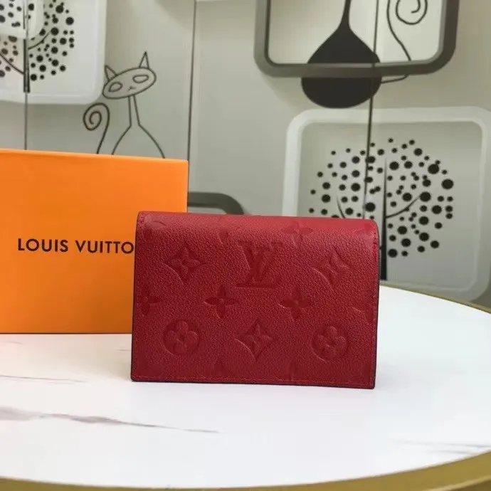 P150M80152 This Cléa wallet is made of Monogram Empreinte soft grained cowhide, embellished with Louis Vuitton's iconic Monogram embossed pattern. It has a stylish design, is exquisite and compact but has a spacious capacity. It is equipped with an external patch pocket, zipper coin pocket, banknote compartment and six credit card slots. Dimensions: 12 x 9 x 3.5 cm (length x height x width