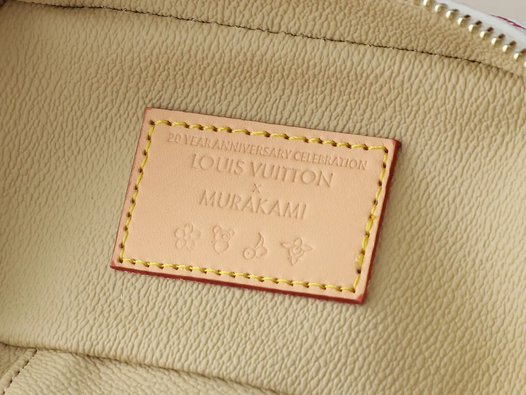 💰240💰Upgraded original version M13747 M44495 M42265 M44936 M42263 lv Murakami Nice mini Nano cosmetic bag with Monogram print and 33 colorful colors. In 2025, Murakami and LV jointly launched the white and black tricolor twelve pieces, which are very popular around the world and are loved by celebrities and celebrities. Dimensions: 14 x 10.2 x 8.5 (LxHxW)