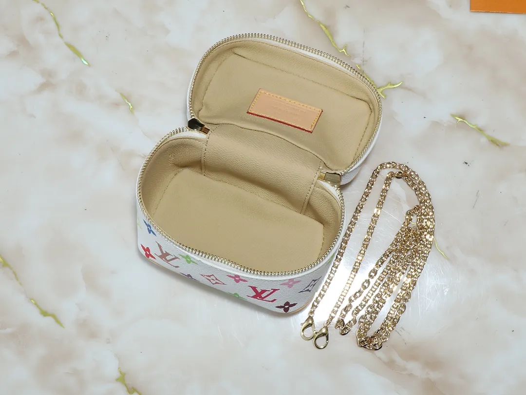 💰240💰Upgraded original version M13747 M44495 M42265 M44936 M42263 lv Murakami Nice mini Nano cosmetic bag with Monogram print and 33 colorful colors. In 2025, Murakami and LV jointly launched the white and black tricolor twelve pieces, which are very popular around the world and are loved by celebrities and celebrities. Dimensions: 14 x 10.2 x 8.5 (LxHxW)