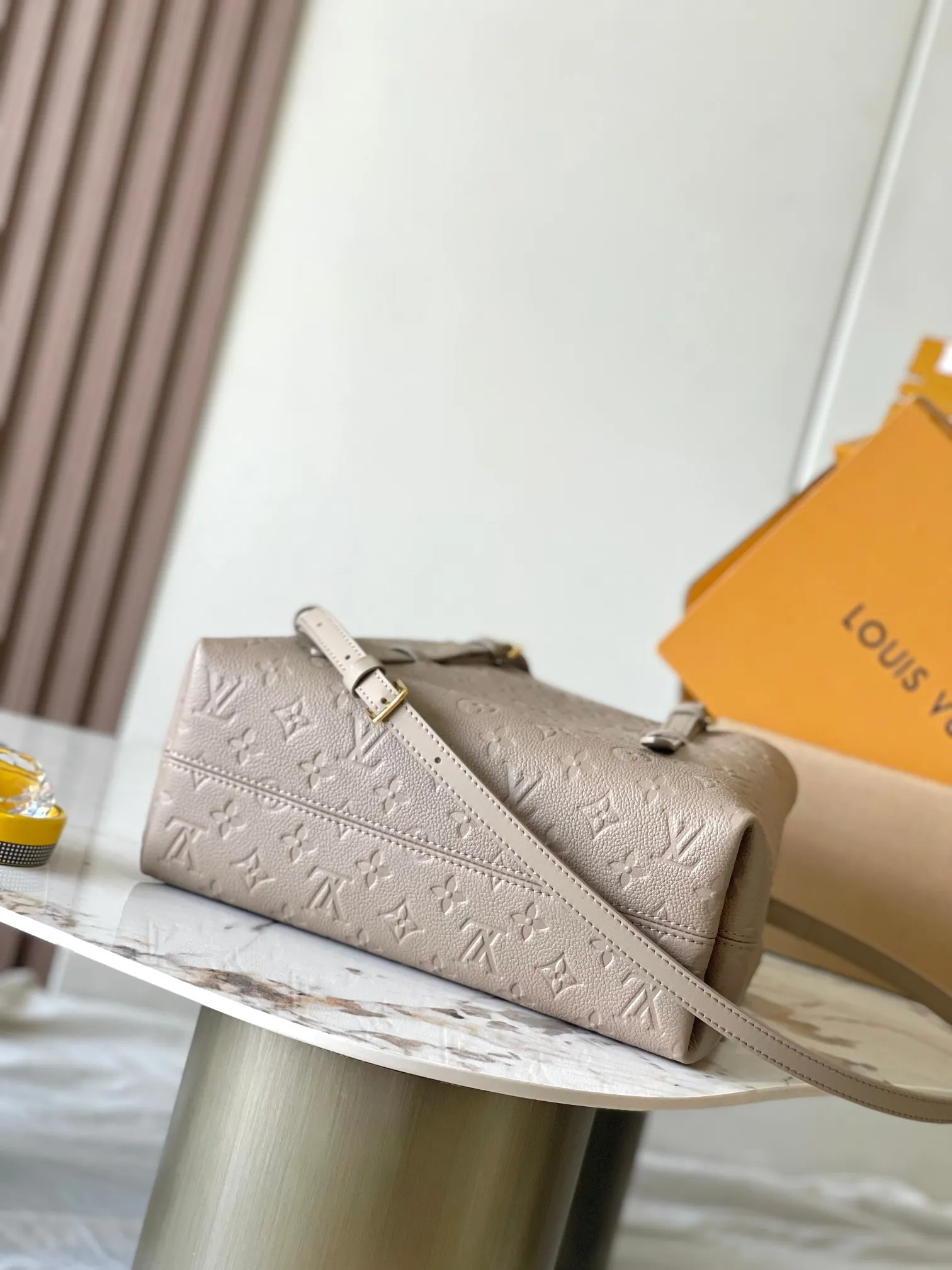 💰2600 [Special grade MB chip version original leather] This Babylone Tote handbag is traceable to the Paris Babylone trend community, model: M11463 taupe dynamic chip version Material: A-grade all-steel hardware, imported original fabric Packaging: full set of original duty-free MB packaging Size: 31*21.5*13CM