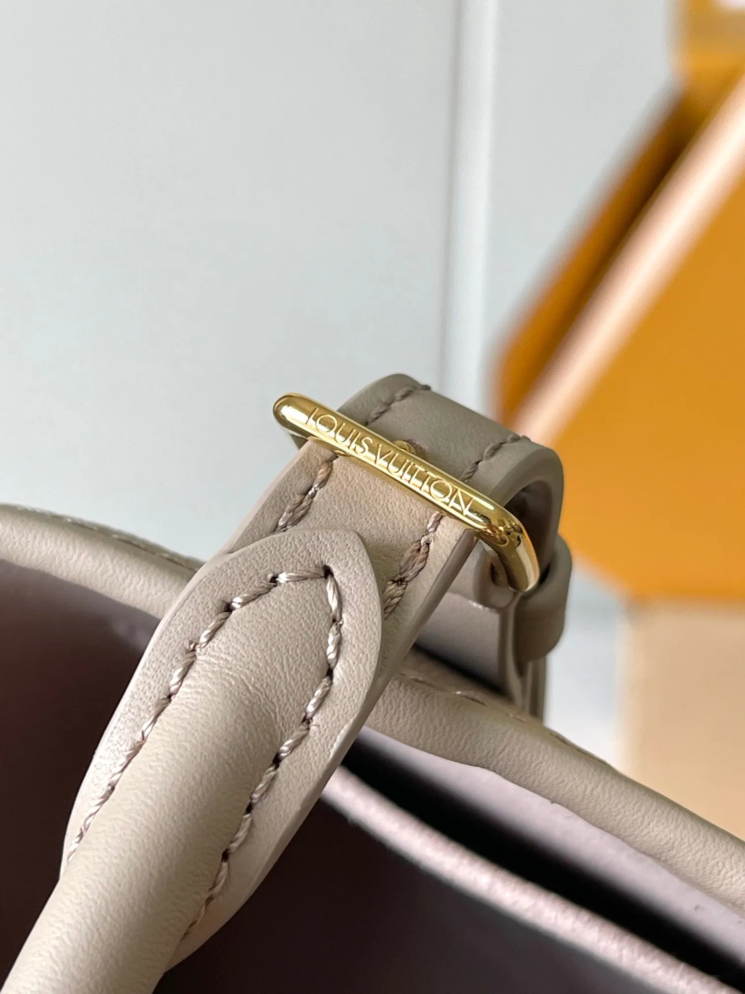 💰2600 [Special grade MB chip version original leather] This Babylone Tote handbag is traceable to the Paris Babylone trend community, model: M11463 taupe dynamic chip version Material: A-grade all-steel hardware, imported original fabric Packaging: full set of original duty-free MB packaging Size: 31*21.5*13CM