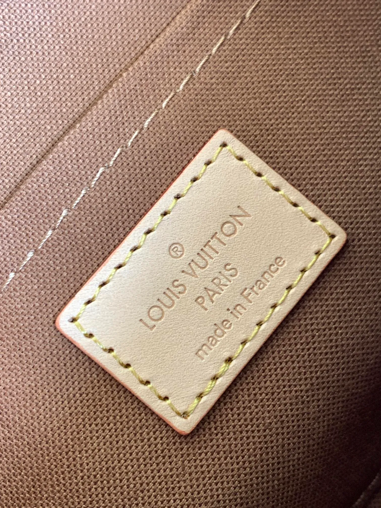 Factory price 460 transcoding chip [Top original order] [M44813 green/M44840 pink/M44823. Multi Pochette Accessories handbags are made of Monogram canvas to form a dynamic three-piece design, and are equipped with multiple pockets and compartments. Adjustable gold-tone chain and Louis Vuitton monogram jacquard shoulder strap for cross-body wear Monogram coated canvas Natural cowhide leather trim Textile lining Gold-tone hardware Adjustable shoulder strap for shoulder or cross-body wear Detachable chain shoulder strap with D-ring 24.0 x 16.0 x 6.0 cm (L x H x W)