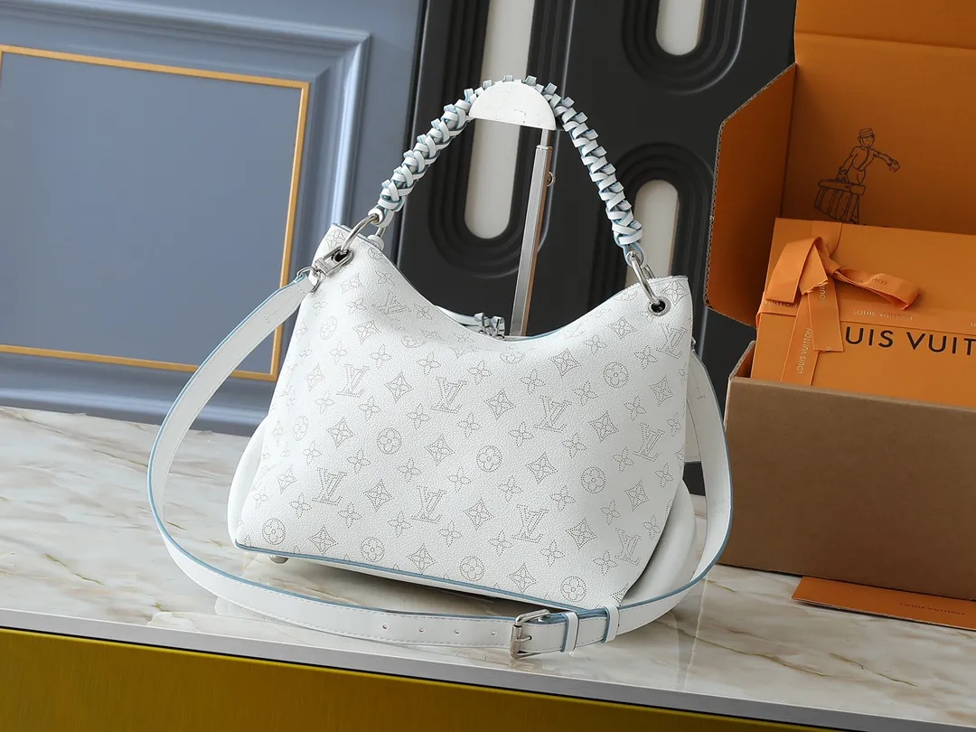 💰240💰Upgraded from the original M56073 M56084 Beaubourg Hobo medium handbag, it is made of Monogram engraved and perforated calfskin, and then hand-dyed to add a unique touch to the woven leather handle. The leather zipper pull and large LV lettering reveal the brand's style, and the detachable wide leather shoulder strap provides soft design for comfortable travel. 32 long, 26 high, 17cm wide