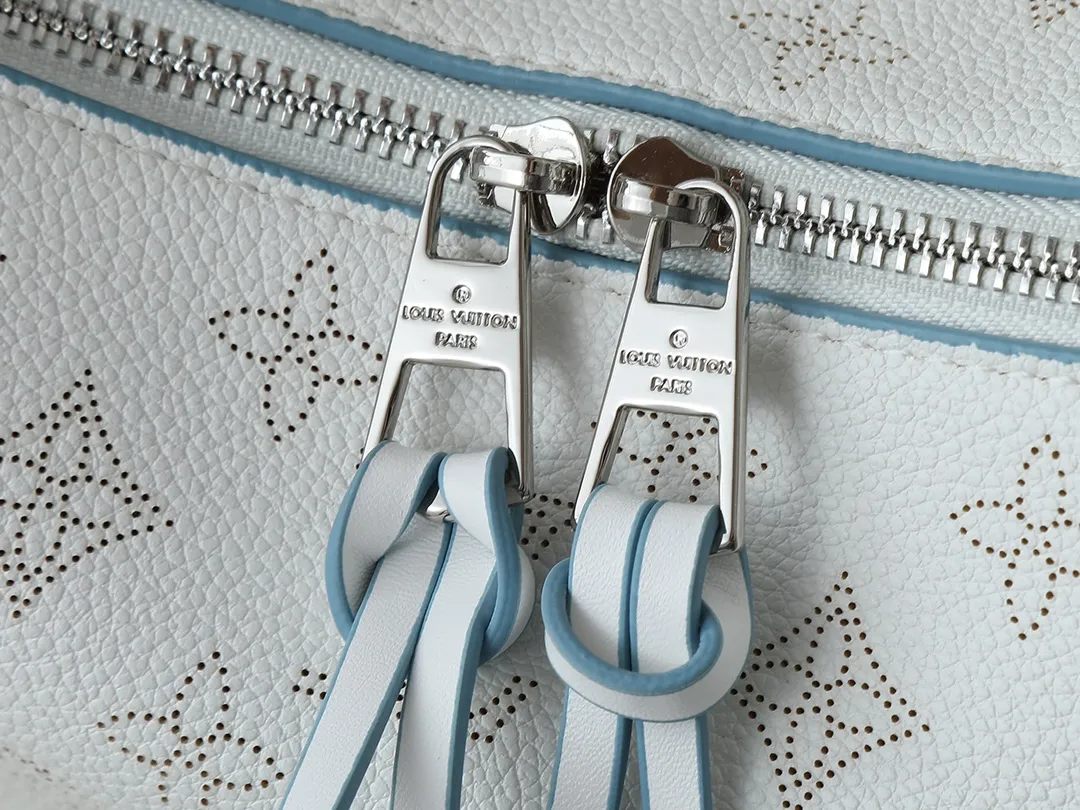 💰240💰Upgraded from the original M56073 M56084 Beaubourg Hobo medium handbag, it is made of Monogram engraved and perforated calfskin, and then hand-dyed to add a unique touch to the woven leather handle. The leather zipper pull and large LV lettering reveal the brand's style, and the detachable wide leather shoulder strap provides soft design for comfortable travel. 32 long, 26 high, 17cm wide