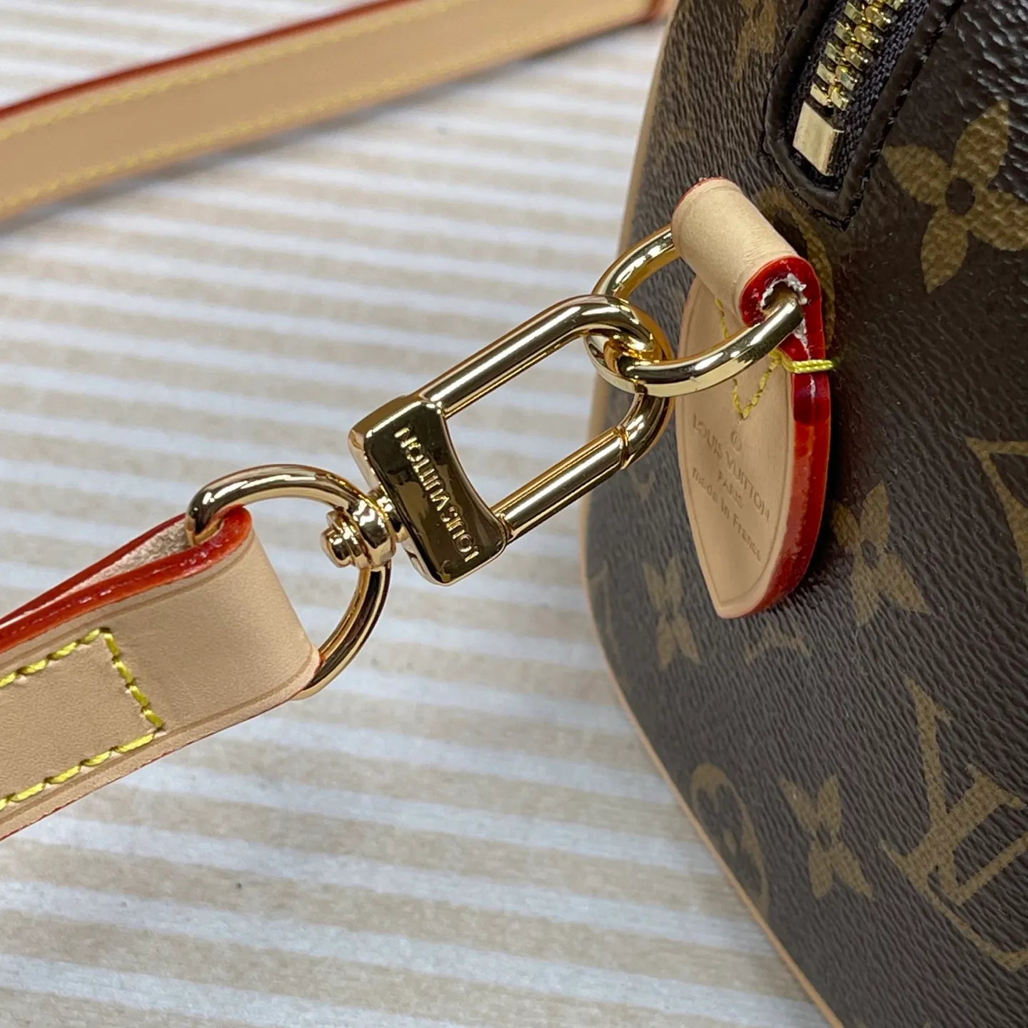 [Upgraded version] P660💰Upgraded version ·High quality·Semi-steel hardware with gift box packaging🤩New pillow bag M46234❣️With complete packaging❣️With new version of adjustable leather shoulder strap Speedy 20 handbag💖The strap is even more fashionable! Dimensions 20.5x 13.5x 12cm