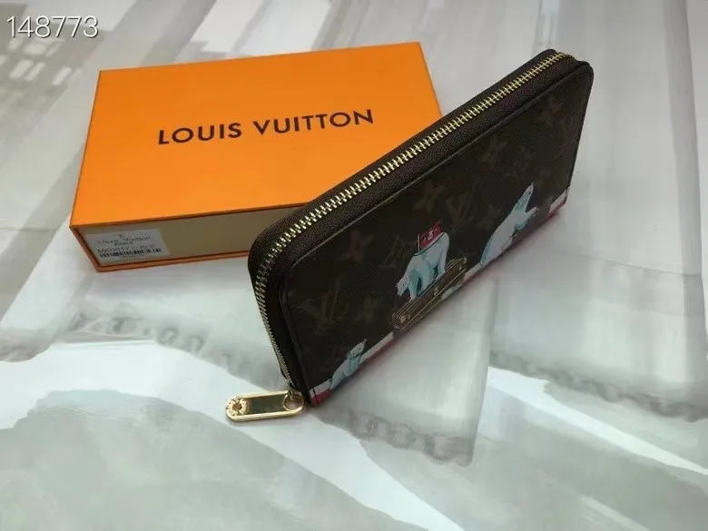 P150💰 M80857M60017 Japan limited wallet "Gibby Wallet", printed with Louis Vuitton's cute mascot "Vivian" illustration on single gram canvas. Brightly colored kites and cute mascots are combined, embellished with tiny single flowers. This is a collectible item that is perfect as a gift for those who love singles. Size: 19x 12.5x 3.0cm, 🎁🎁