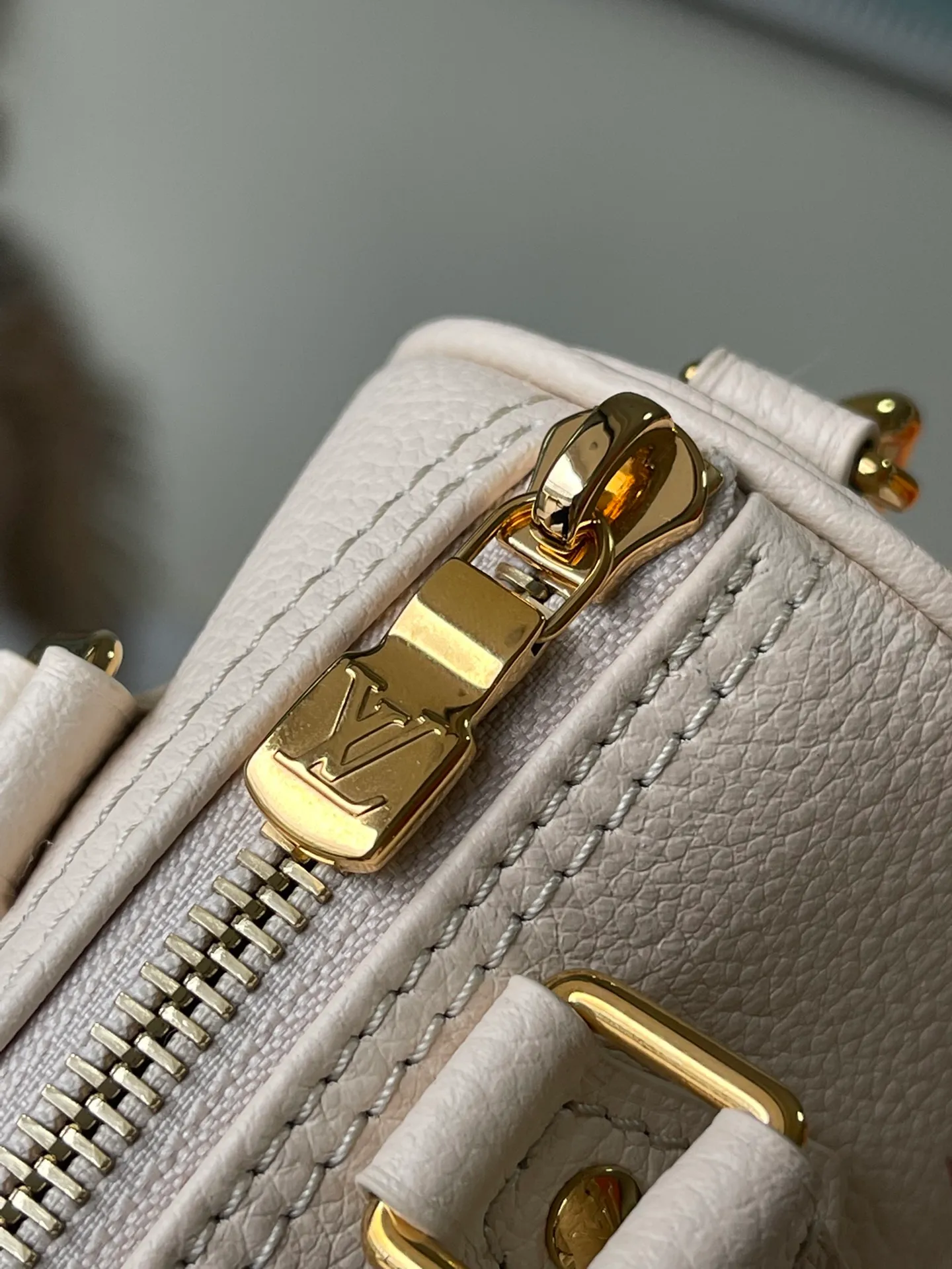 💰880 (top layer leather) top original order M81913 This product is the exclusive duty-free product in the market and is the highest-end product. It supports inspection. This product has passed strict inspection and is flawless. Please wear gloves when touching the product. This product is not returnable. Please confirm the product first and then remove the label on the handle. This product is temporarily not open to the public, only for regular customers, and is in short supply. Dimensions: 16 x 10 x 7.5 cm