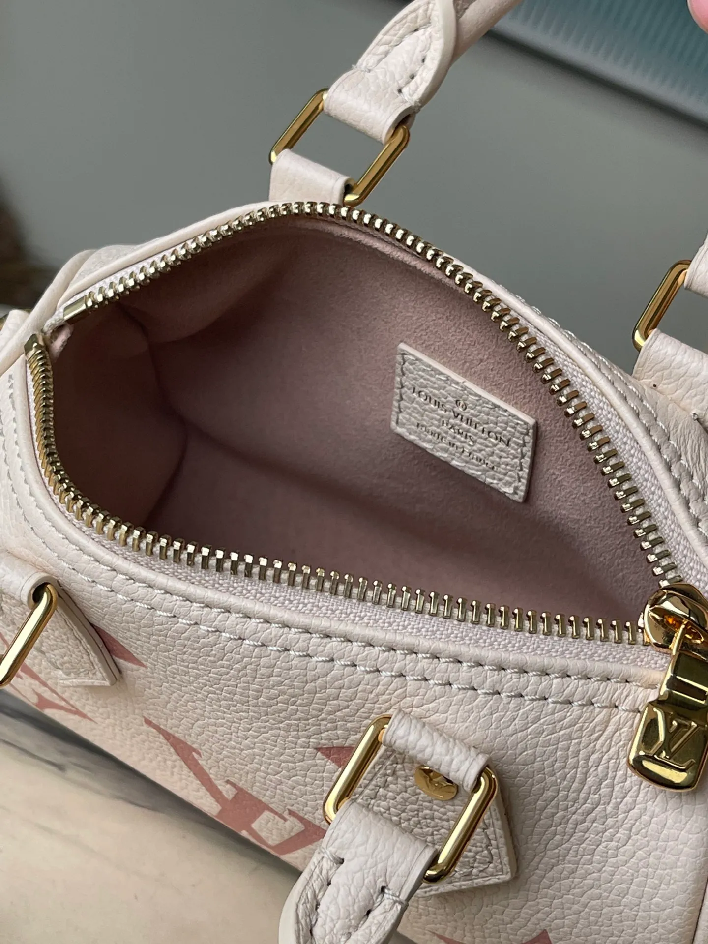 💰880 (top layer leather) top original order M81913 This product is the exclusive duty-free product in the market and is the highest-end product. It supports inspection. This product has passed strict inspection and is flawless. Please wear gloves when touching the product. This product is not returnable. Please confirm the product first and then remove the label on the handle. This product is temporarily not open to the public, only for regular customers, and is in short supply. Dimensions: 16 x 10 x 7.5 cm