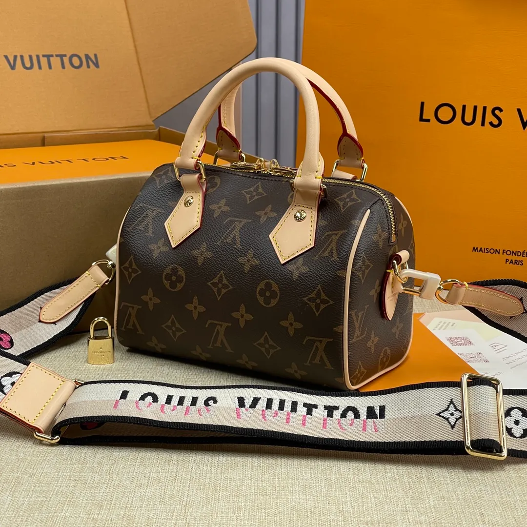 [Upgraded version] P540💰Upgraded version New pillow bag M45957❣️Comes with complete packaging❣️With new version of adjustable shoulder strap Speedy 20 handbag👉New colorful shoulder strap is even more fashionable! Dimensions 20.5x 13.5x 12cm