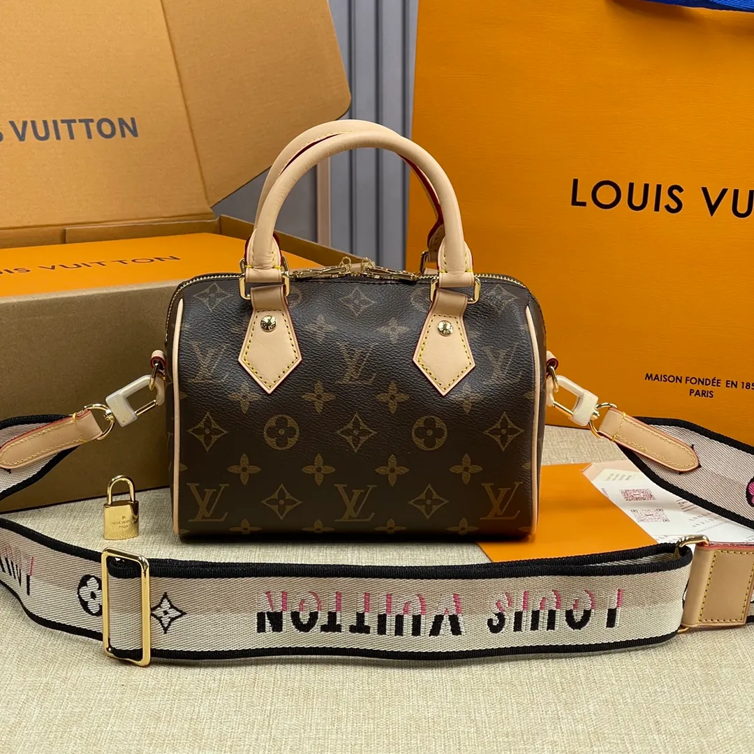 [Upgraded version] P540💰Upgraded version New pillow bag M45957❣️Comes with complete packaging❣️With new version of adjustable shoulder strap Speedy 20 handbag👉New colorful shoulder strap is even more fashionable! Dimensions 20.5x 13.5x 12cm