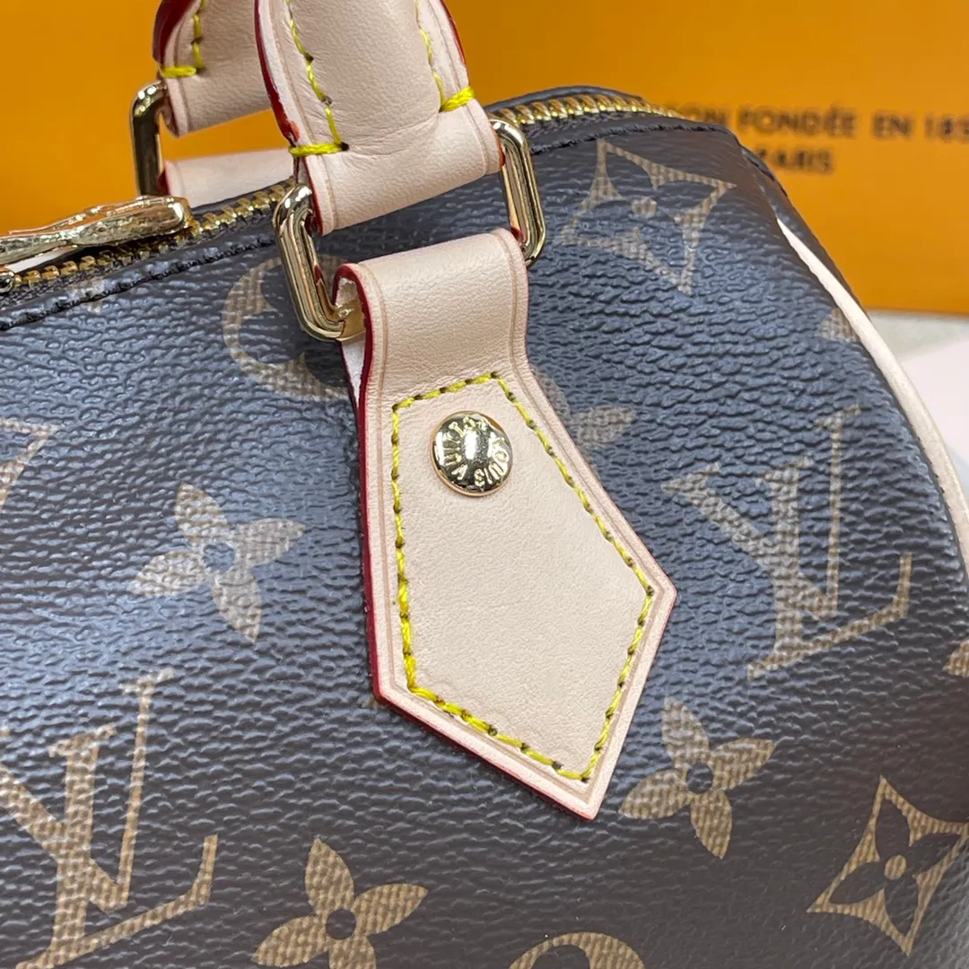 [Upgraded version] P540💰Upgraded version New pillow bag M45957❣️Comes with complete packaging❣️With new version of adjustable shoulder strap Speedy 20 handbag👉New colorful shoulder strap is even more fashionable! Dimensions 20.5x 13.5x 12cm