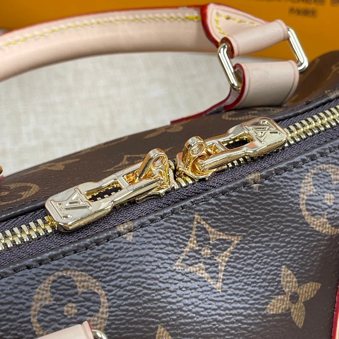 [Upgraded version] P540💰Upgraded version New pillow bag M45957❣️Comes with complete packaging❣️With new version of adjustable shoulder strap Speedy 20 handbag👉New colorful shoulder strap is even more fashionable! Dimensions 20.5x 13.5x 12cm