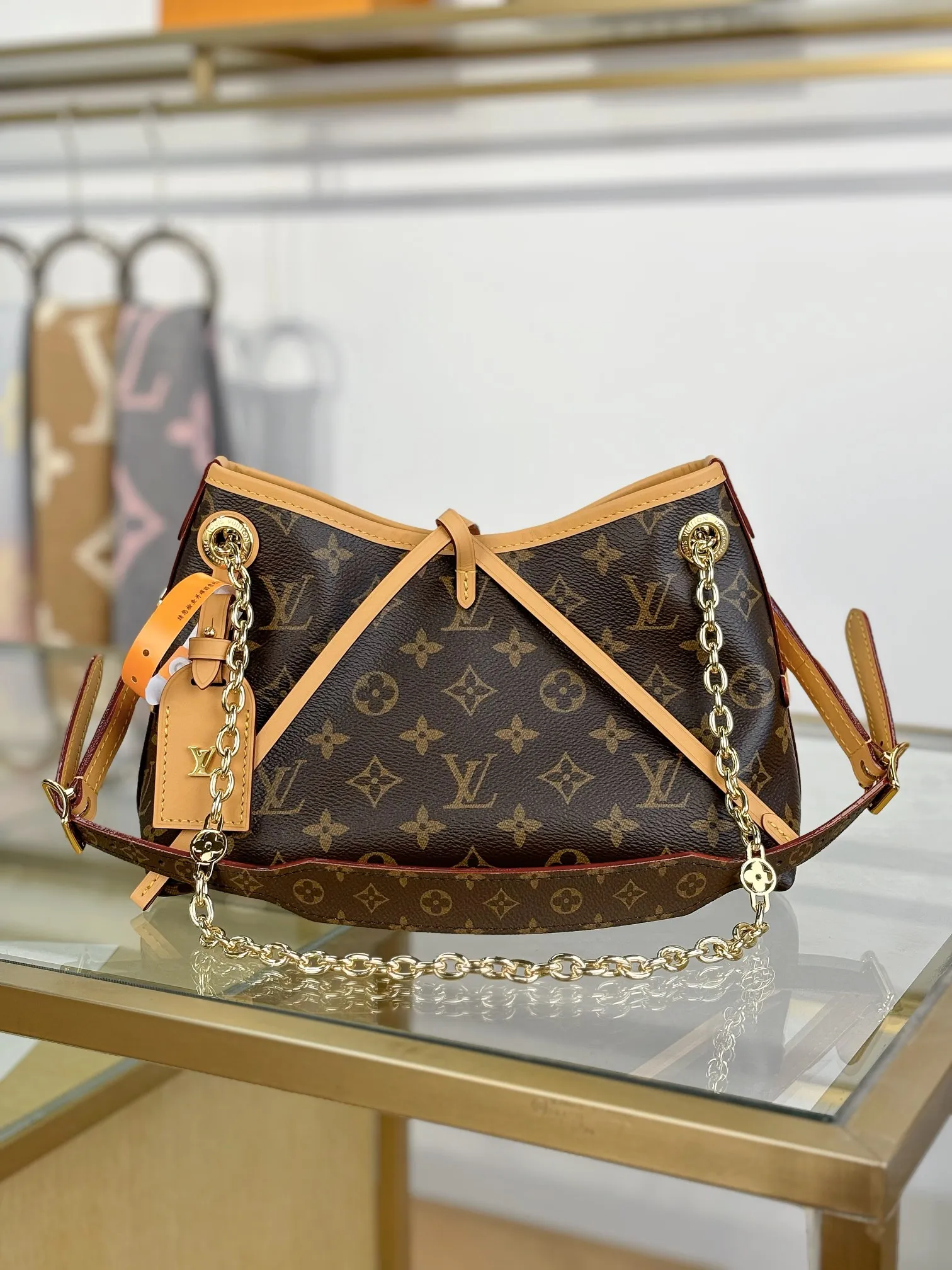 p1640 [Special grade MB chip version original leather] CARRYALL BB handbag Model: M13014 Material: Grade A all-steel hardware, imported original fabric Packaging: Full set of original duty-free MB packaging Size: 26x17x10cm