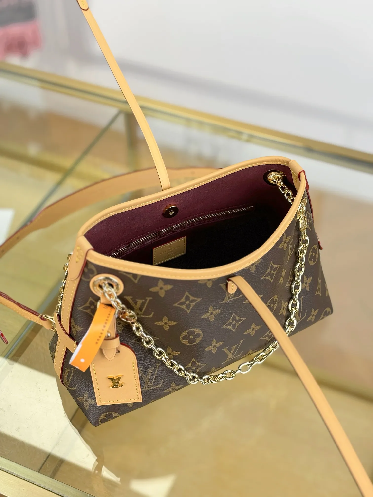 p1640 [Special grade MB chip version original leather] CARRYALL BB handbag Model: M13014 Material: Grade A all-steel hardware, imported original fabric Packaging: Full set of original duty-free MB packaging Size: 26x17x10cm