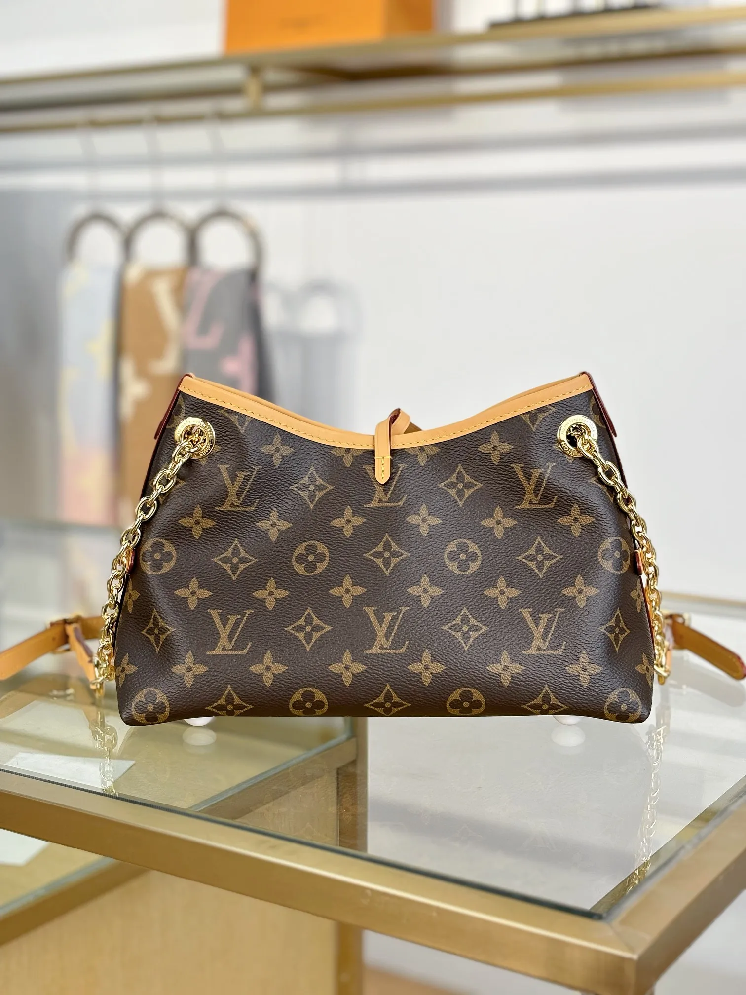 p1640 [Special grade MB chip version original leather] CARRYALL BB handbag Model: M13014 Material: Grade A all-steel hardware, imported original fabric Packaging: Full set of original duty-free MB packaging Size: 26x17x10cm