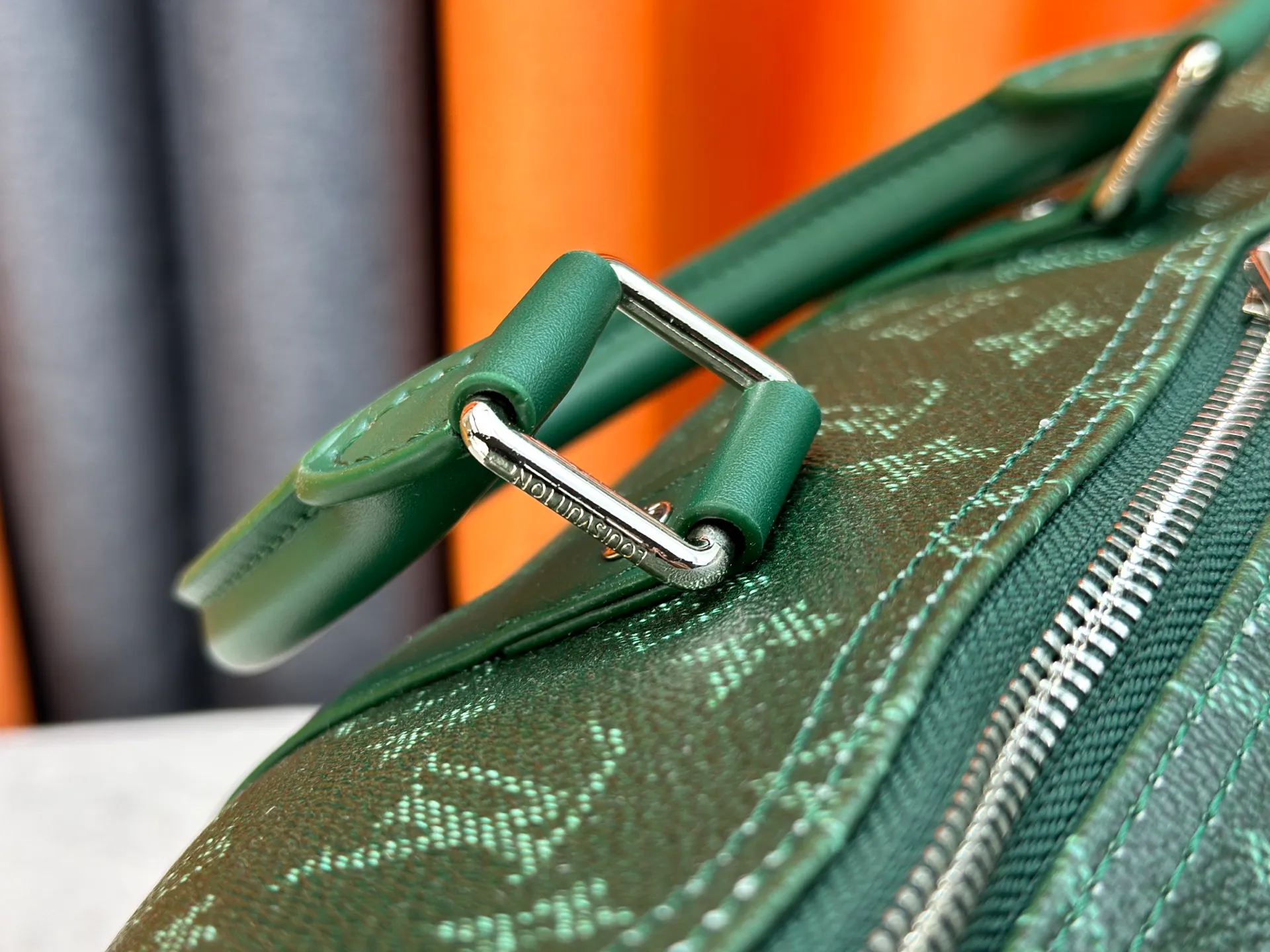 P340 Upgraded original M26864 M26865 M26866 This Keepall Bandoulière 50 travel bag is made of Monogram Heritage canvas dip-dyed in colorful colors, with cowhide trim, leather shoulder straps, removable leather nameplate and cotton lining. The Marque L.Vuitton Déposée logo pays homage to Louis Vuitton’s rich heritage.  29 x 23 x 50 cm (H x W x L) Monogram Heritage coated canvas Cow leather trim Textile lining Metal hardware Carry-on baggage dimensions Double zip closure Padlock Removable name tag Internal zip pocket Handles: Double handles