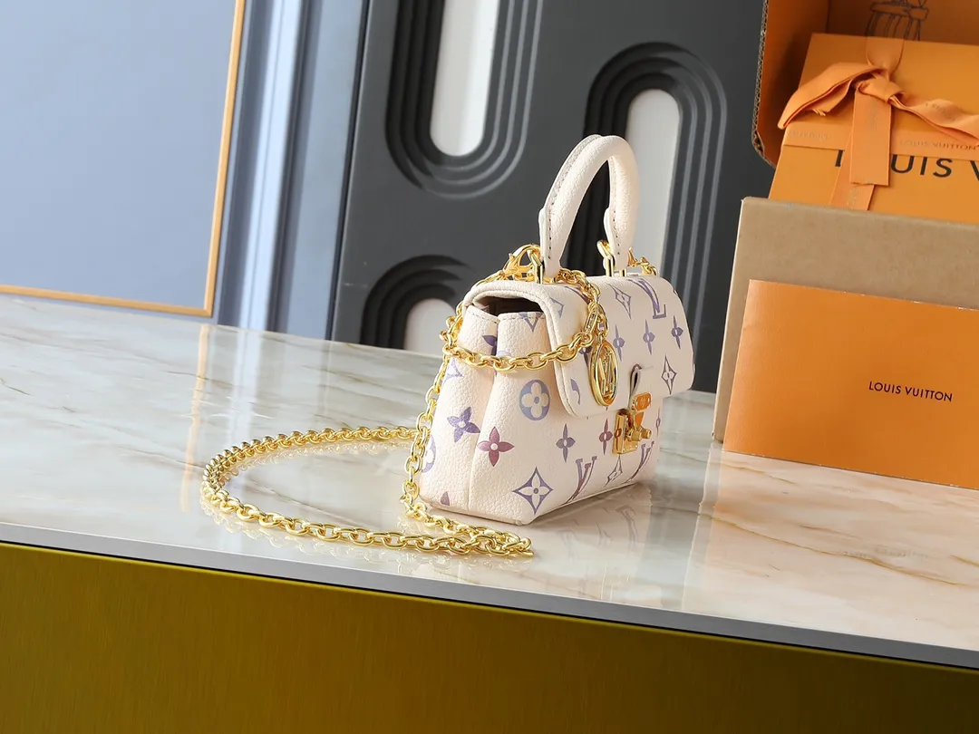 💰220💰Upgraded from the original M25596 M13796 M12145 M12144 M12211, this Nano Madeleine handbag bathes in the dreamy colors of the new season and can easily accentuate various looks. Classic Monogram Empreinte leather bag with signature S-lock clasp, LV Circle decoration and detachable chain. Plenty of space to accommodate daily needs, and multiple carrying methods make it easy to travel with. Dimensions: 21.0 x 12.5 x 6.0 cm (length x height x width)