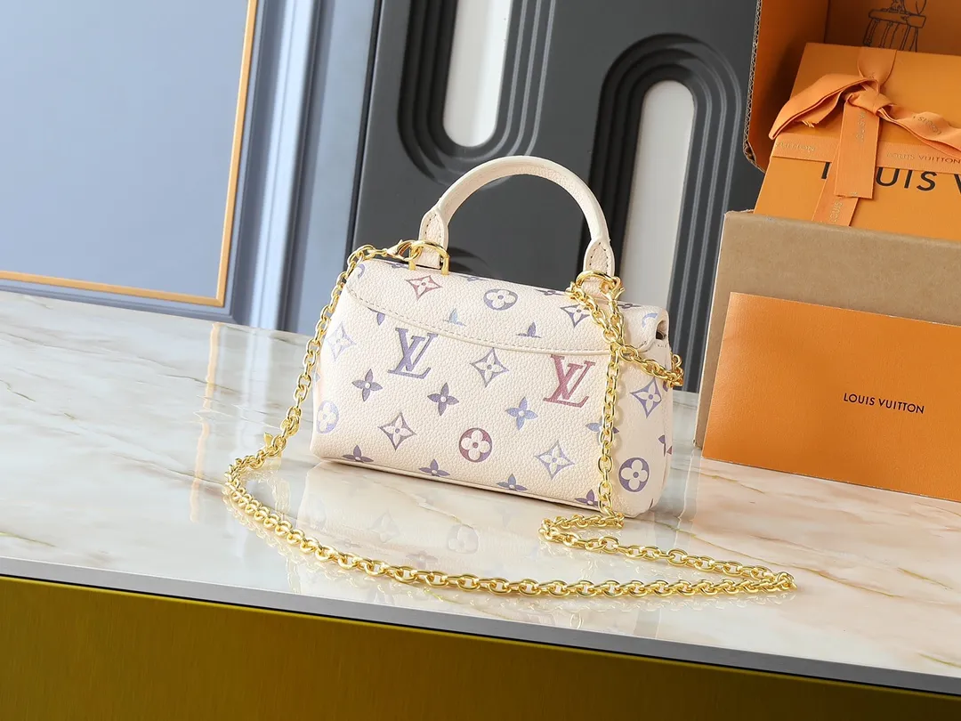 💰220💰Upgraded from the original M25596 M13796 M12145 M12144 M12211, this Nano Madeleine handbag bathes in the dreamy colors of the new season and can easily accentuate various looks. Classic Monogram Empreinte leather bag with signature S-lock clasp, LV Circle decoration and detachable chain. Plenty of space to accommodate daily needs, and multiple carrying methods make it easy to travel with. Dimensions: 21.0 x 12.5 x 6.0 cm (length x height x width)