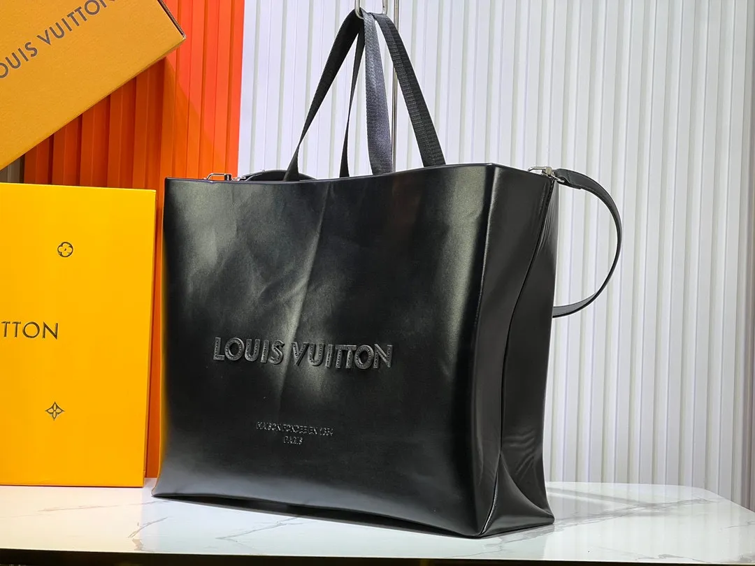 Batch 320💰M24457 Black Orange Blue Green Gray Presbyopia Plaid Black Crocodile Orange Crocodile Pattern 9 Colors ✔️ This Shopper medium handbag draws inspiration from Louis Vuitton shopping bags, with the words Louis Vuitton and Maison Fondée En 1854 written on soft cow leather, with a top handle and a detachable shoulder strap. Size: 40x32x16cm