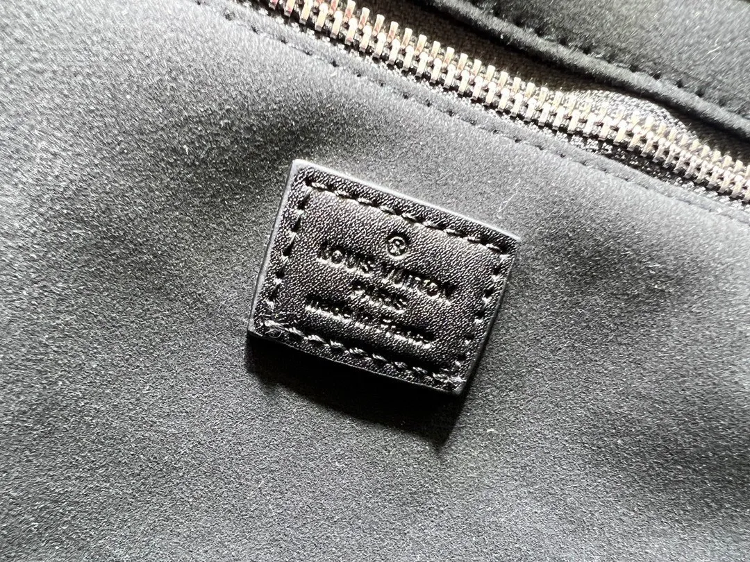 Batch 320💰M24457 Black Orange Blue Green Gray Presbyopia Plaid Black Crocodile Orange Crocodile Pattern 9 Colors ✔️ This Shopper medium handbag draws inspiration from Louis Vuitton shopping bags, with the words Louis Vuitton and Maison Fondée En 1854 written on soft cow leather, with a top handle and a detachable shoulder strap. Size: 40x32x16cm