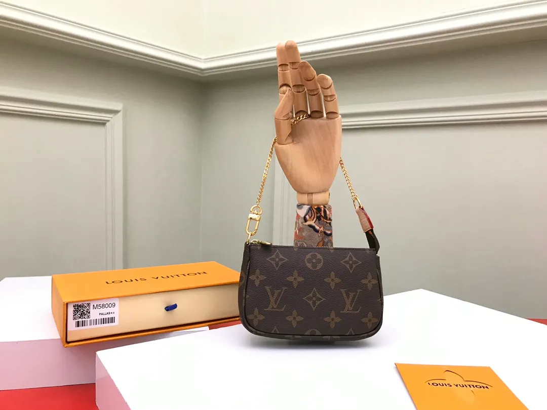 Factory price 240 [Top original order] M58009 Presbyopia 👏👏 This accessory bag opens with a zipper and comes with a gold chain, which can be attached to the D-ring on most Louis Vuitton handbags. Size: 15.5x10.5x4.0cm, packaging: with box