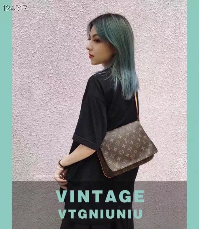 Batch 240💰Changing leather🔥Upgraded version of the second-hand messenger bag M51257 presbyopia, a new interpretation of the Neverfull classic, explore the exquisite details inside the bag. Inspired by vintage details from the Louis Vuitton archives, bright lining tones add a more lively feel to the classic Monogram canvas. The size is just right, the size shouldn’t be too suitable🤗 The adjustable shoulder strap is a versatile piece that doesn’t matter the season or clothes. Dimensions 🌸25 x 22x4