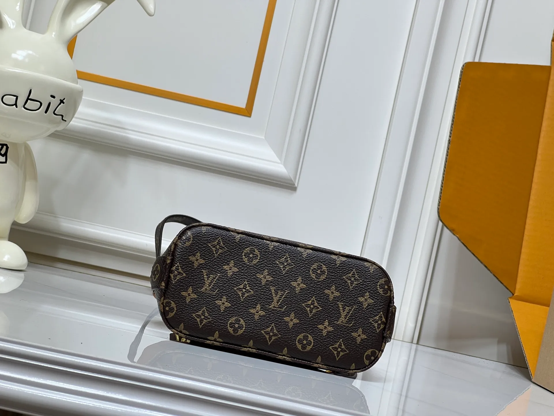 Batch 280💰Presbyopia brown M53152 M90611 M82717 Louis Vuitton's iconic handbag, one of the most structured and structured. Its prototype is a piece designed by Gaston Vuitton and named after the Alma Bridge, which connects two adjacent fashionable districts in Paris. Signature Monogram canvas gives it a classic feel. Dimensions: 18 x 12x 8 cm (length x height x width)