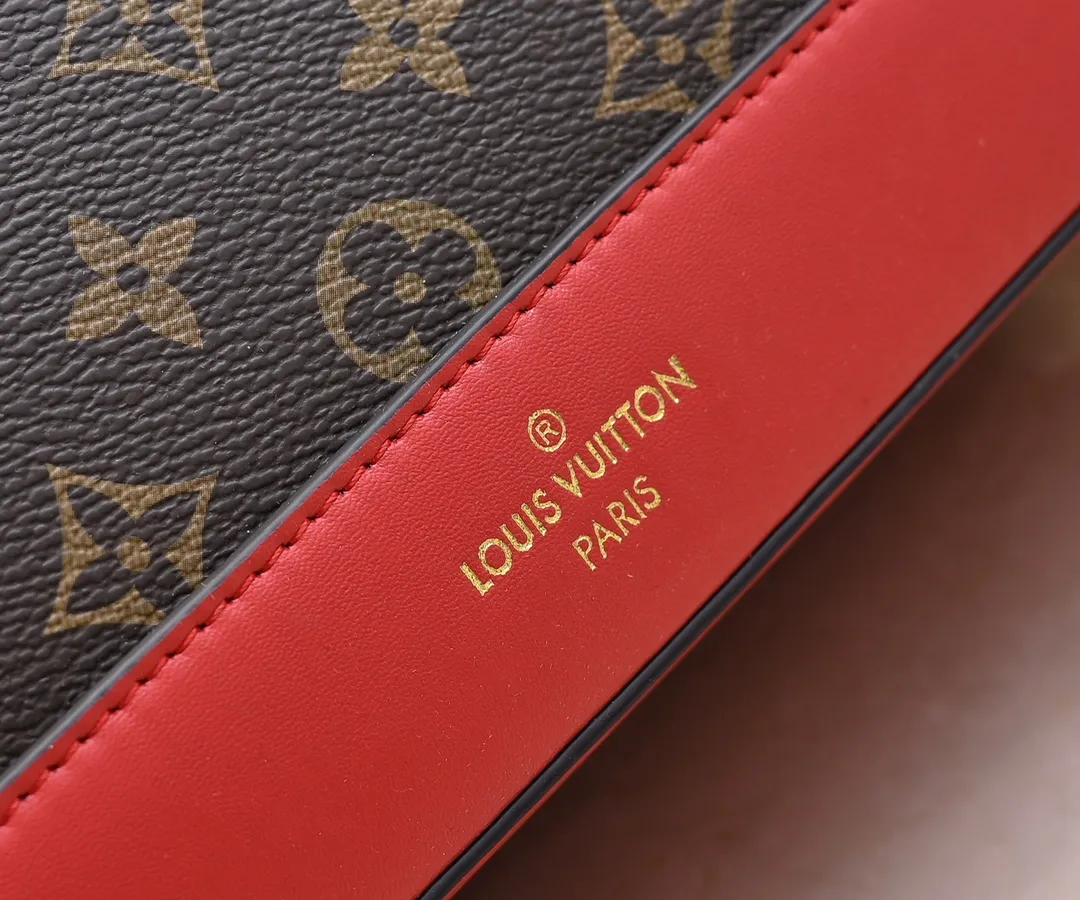 P460 exclusive real shot - upgraded version ‼ ️LV presbyopic leather hand-held crossbody bag, model M68169, with long shoulder strap, 2025 new fashion women's bag shoulder bag presbyopic leather shoulder strap genuine leather handbag, large capacity [strong] size: 28x20x11.5