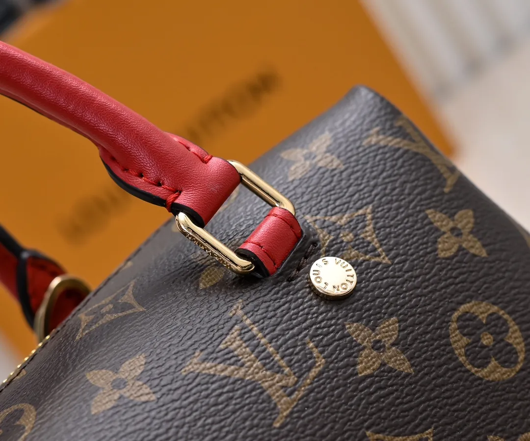 P460 exclusive real shot - upgraded version ‼ ️LV presbyopic leather hand-held crossbody bag, model M68169, with long shoulder strap, 2025 new fashion women's bag shoulder bag presbyopic leather shoulder strap genuine leather handbag, large capacity [strong] size: 28x20x11.5